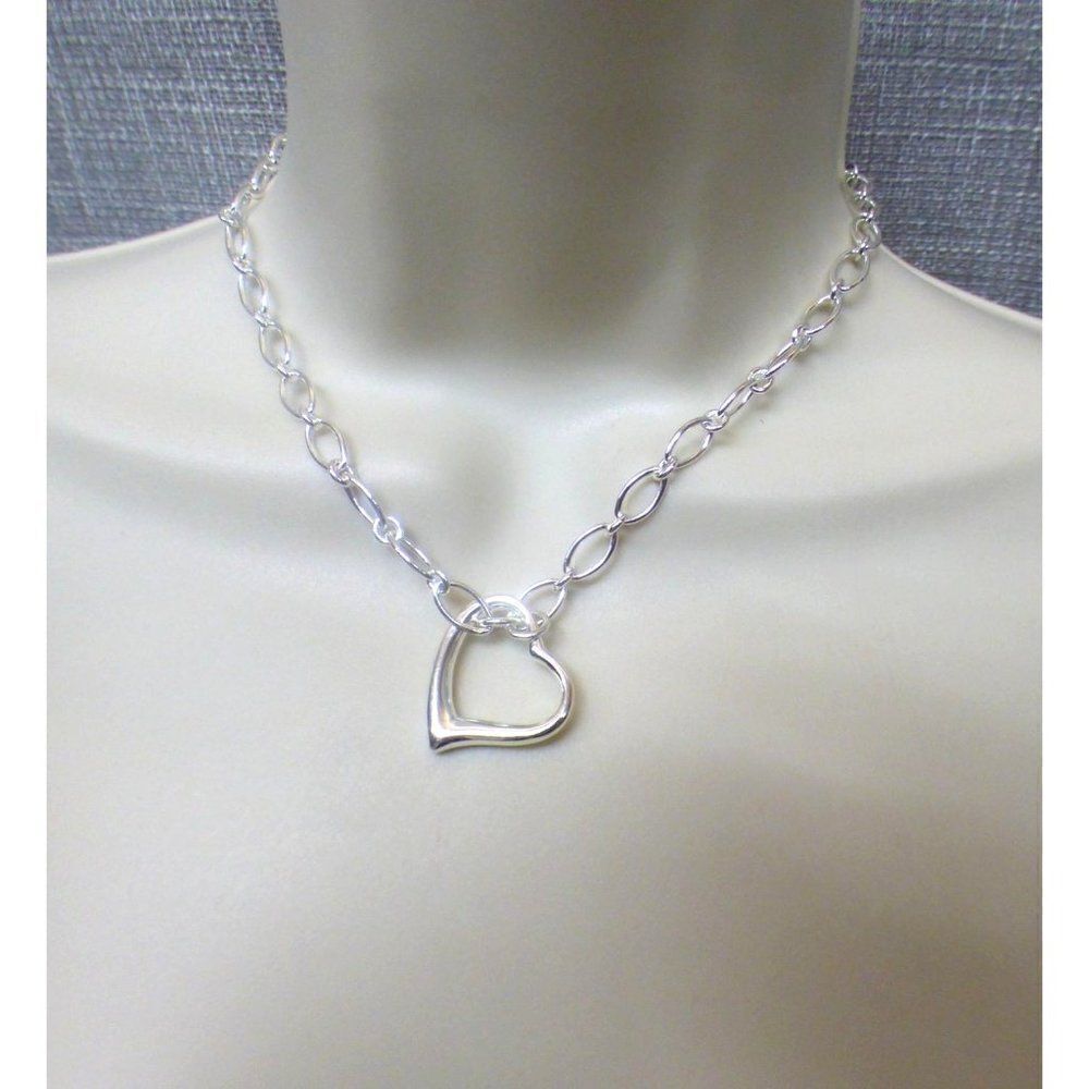 Women’s Silver Tone Heart Pendant Chain Necklace, 17”